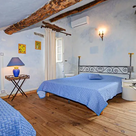 4 Bedroom Amazing In Holiday home Cagnano