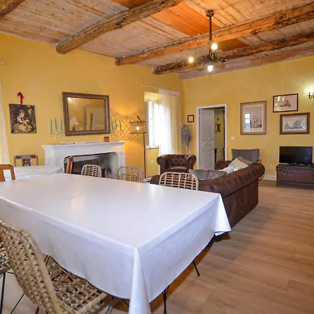4 Bedroom Amazing In Cagnano